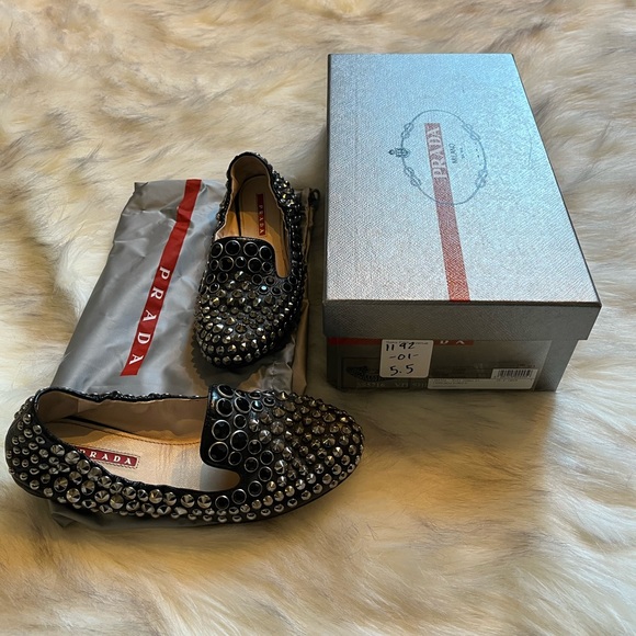 𝐏𝐫𝐚𝐝𝐚 Women’s Leather Studded Embellishment Stretchy Loafers Size 35.5 - Picture 13 of 13